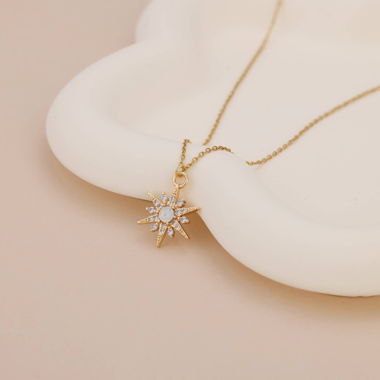 Star pendant necklace