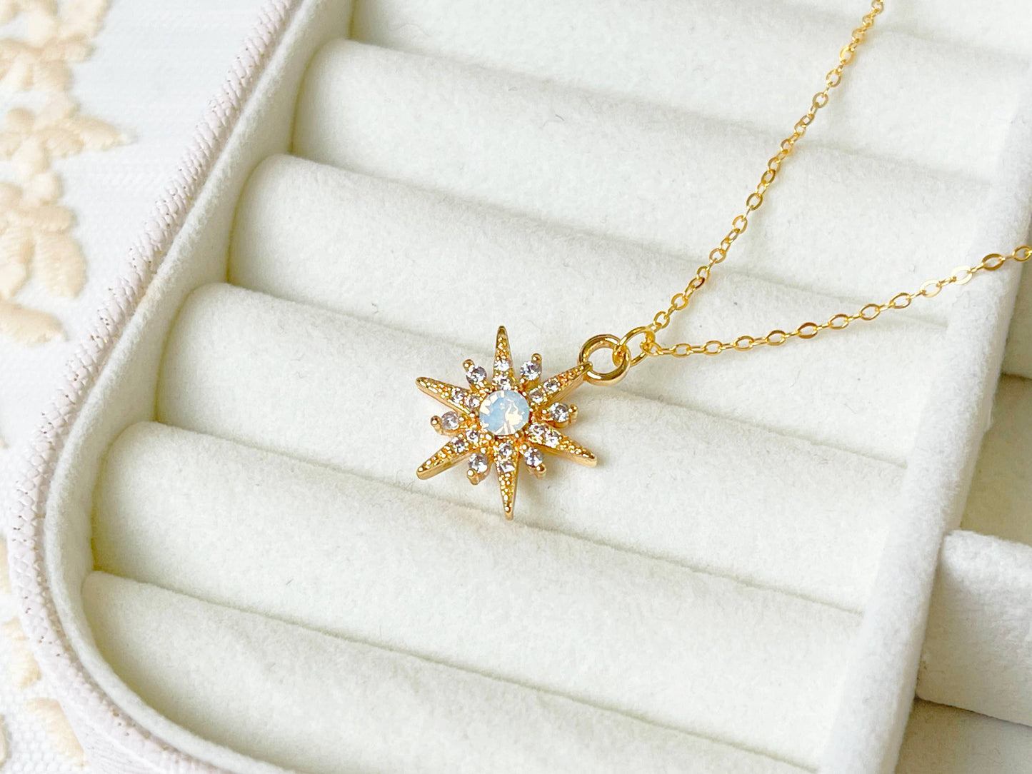 Star pendant necklace