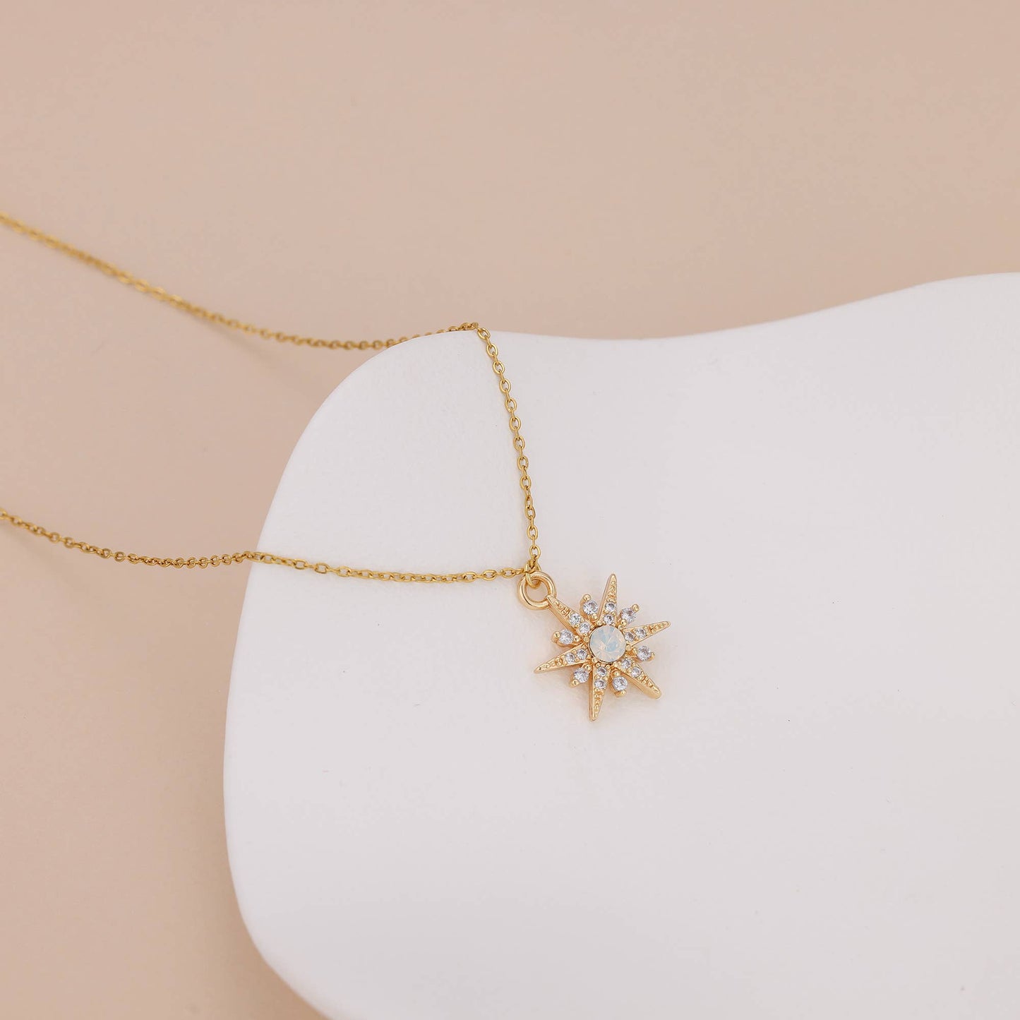 Star pendant necklace