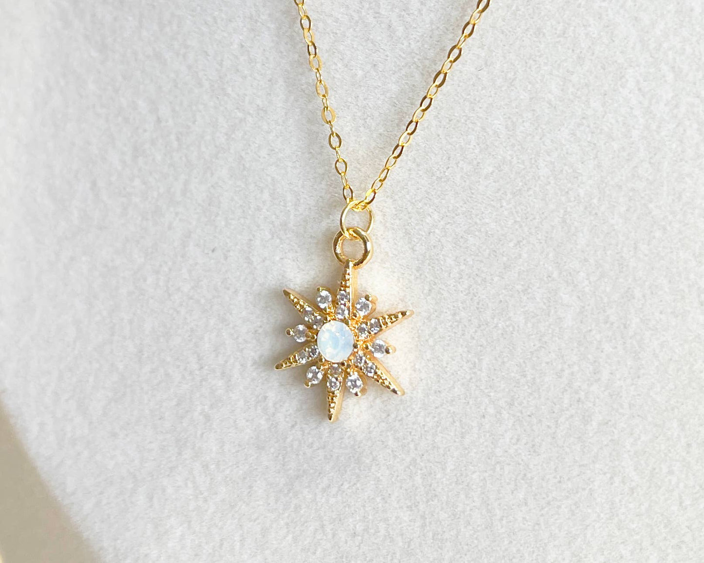 Star pendant necklace